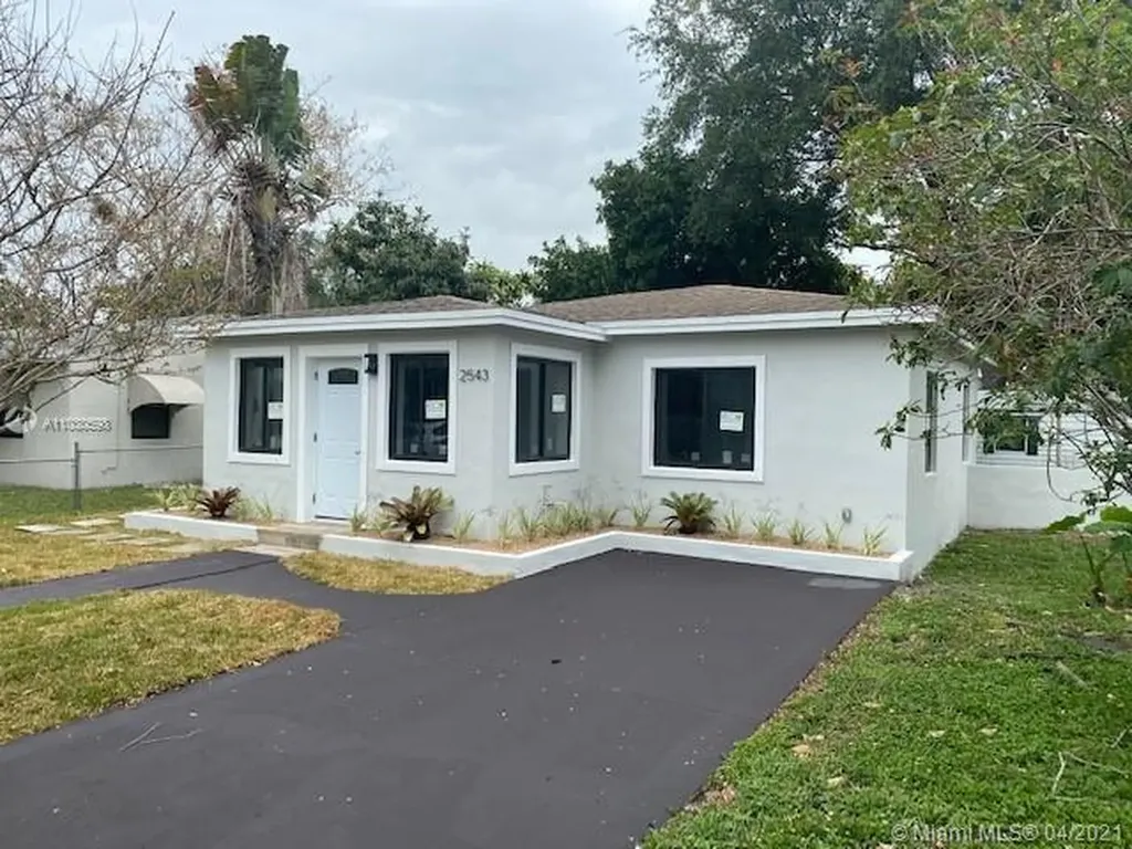 2543 Roosevelt Street Hollywood FL 33020