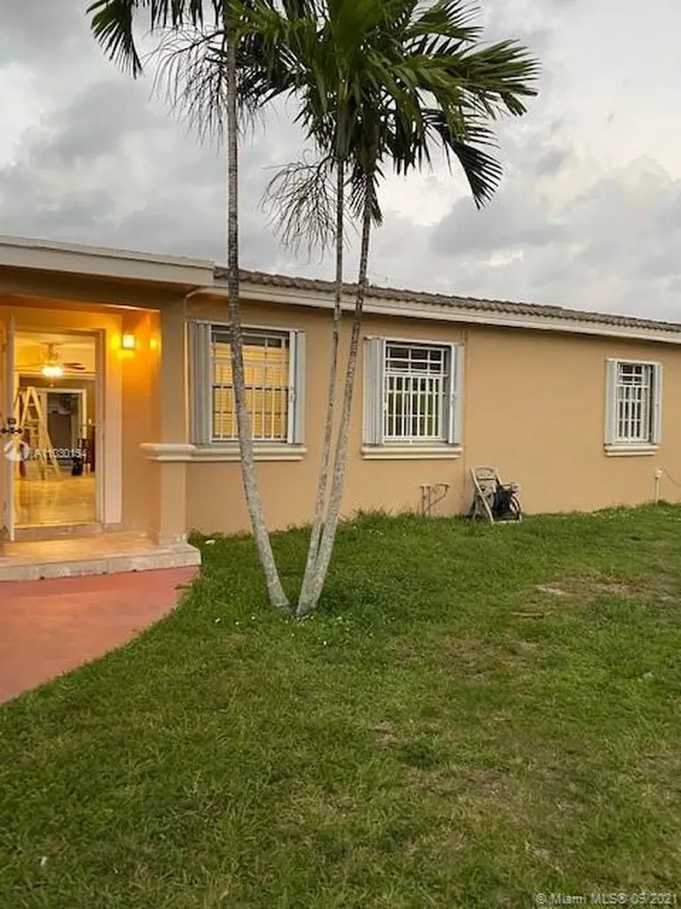 10121 SW 35th Terrace Miami FL 33165