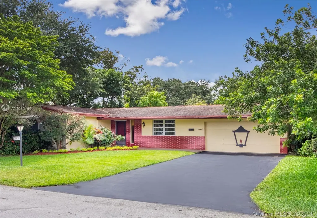 1540 NW 85th Way Pembroke Pines FL 33024