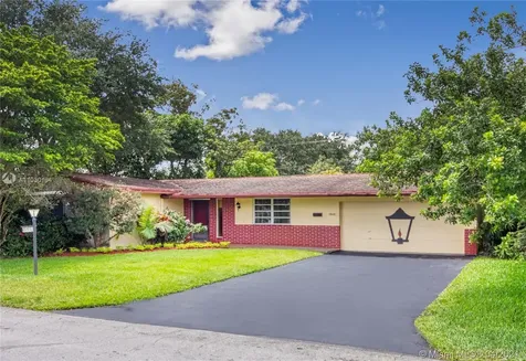 1540 NW 85th Way Pembroke Pines FL 33024