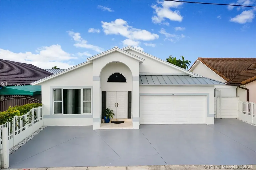 982 SW 142nd Avenue Miami FL 33184