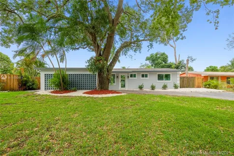 4872 NW 1st Court Plantation FL 33317