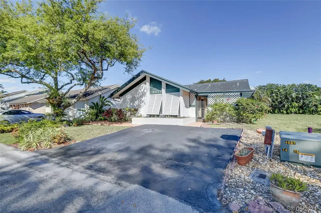 4070 SW 82nd Terrace Davie FL 33328