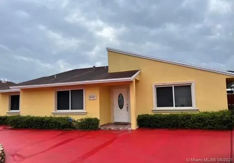 532 W 79th Place Hialeah FL 33014