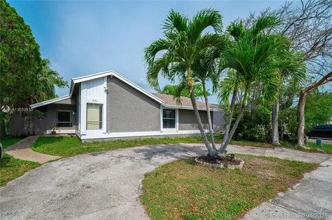 431 SW 83rd Avenue North Lauderdale FL 33068