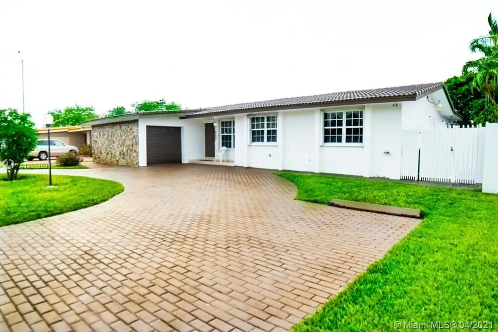 9121 SW 21st Street Miami FL 33165