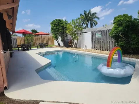 9909 NW 46th Place Sunrise FL 33351
