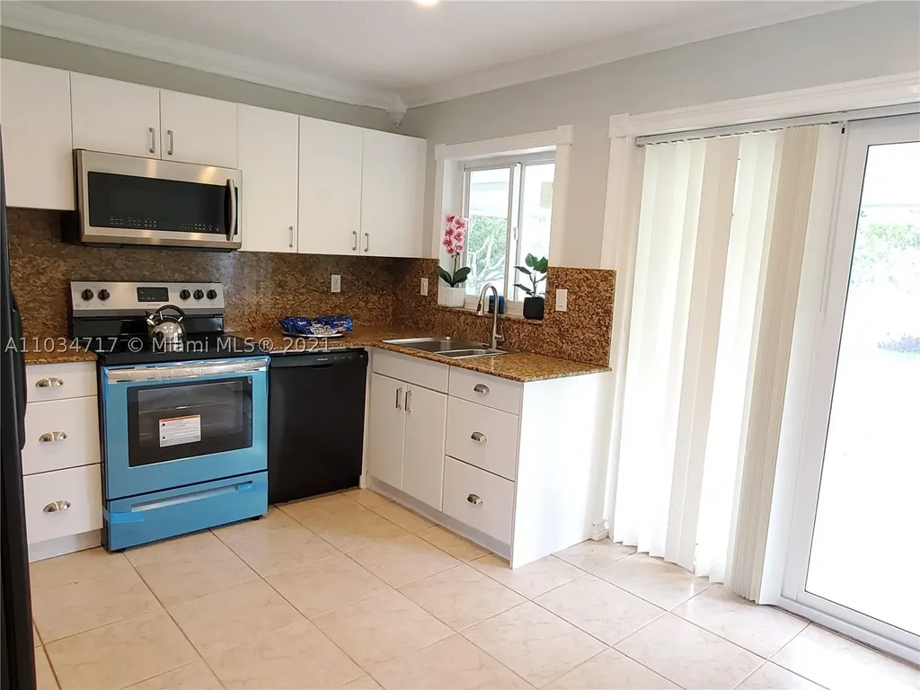 7611 NW 66th Terrace Tamarac FL 33321