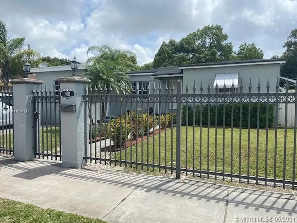 1011 NW 39th Court Miami FL 33126