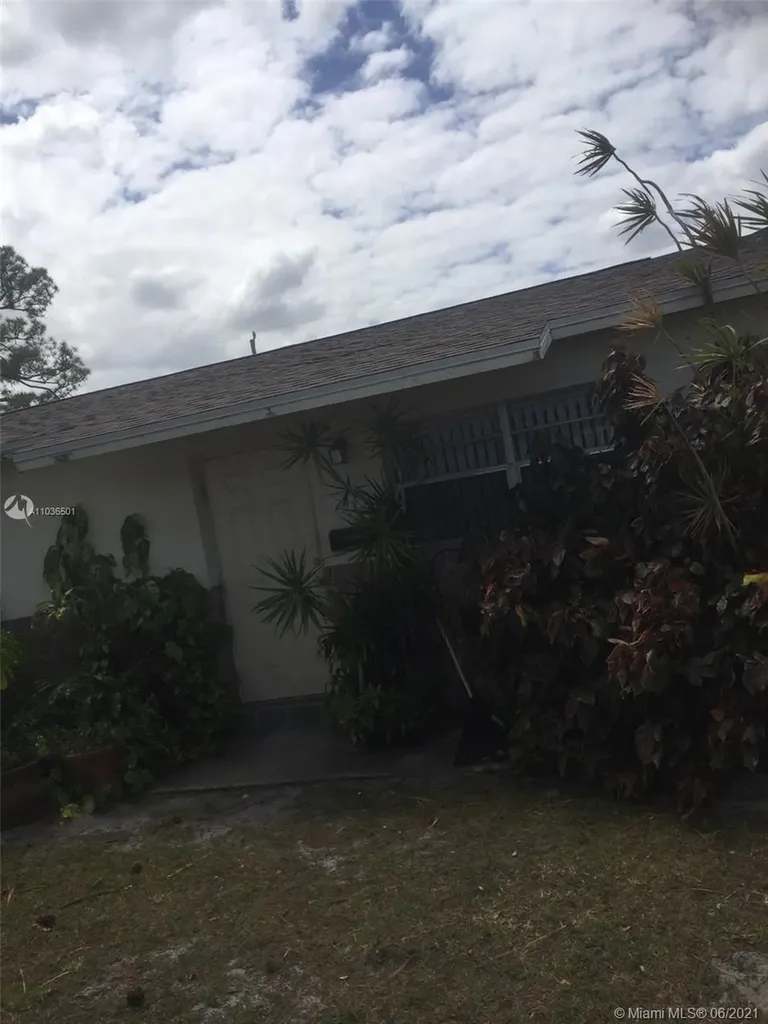 2443 Seneca Avenue Fort Pierce FL 34946