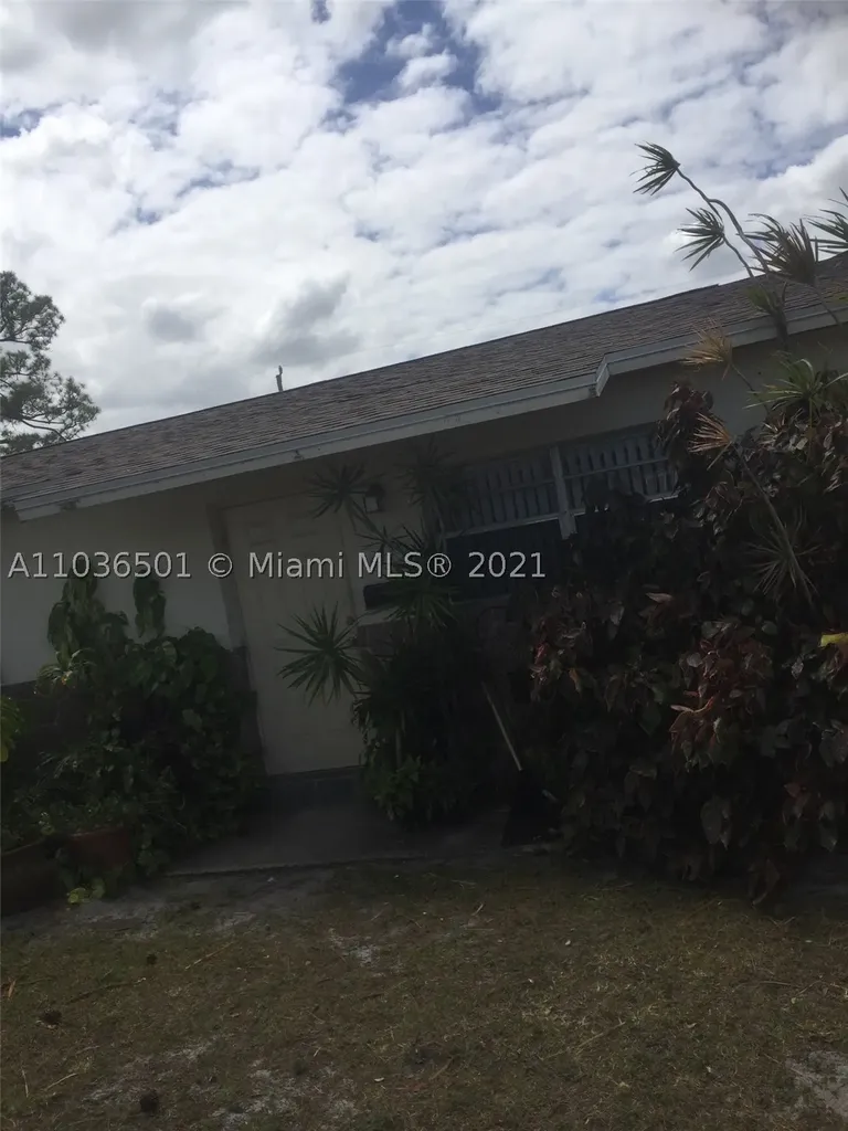 2443 Seneca Avenue Fort Pierce FL 34946