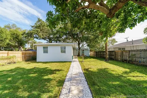 2410 NW 81st Terrace Miami FL 33147