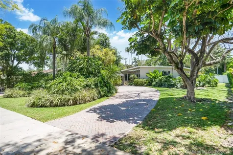18655 NE 21st Avenue North Miami Beach FL 33179
