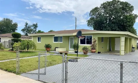 2840 NW 173rd Terrace Miami Gardens FL 33056