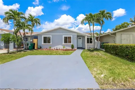 10621 SW 23rd Terrace Miami FL 33165