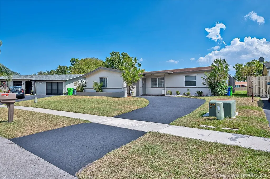 8902 NW 24th Place Sunrise FL 33322