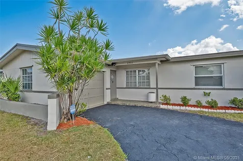 8902 NW 24th Place Sunrise FL 33322