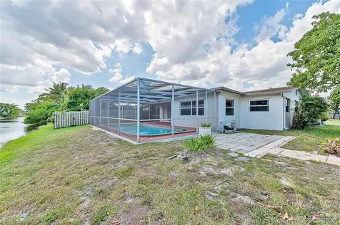 8902 NW 24th Place Sunrise FL 33322