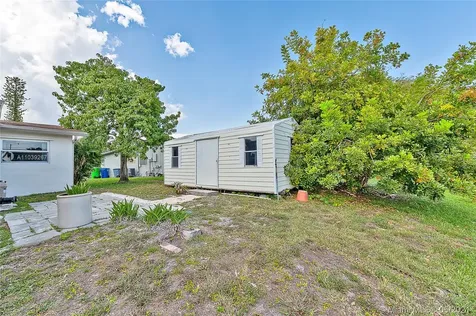 8902 NW 24th Place Sunrise FL 33322