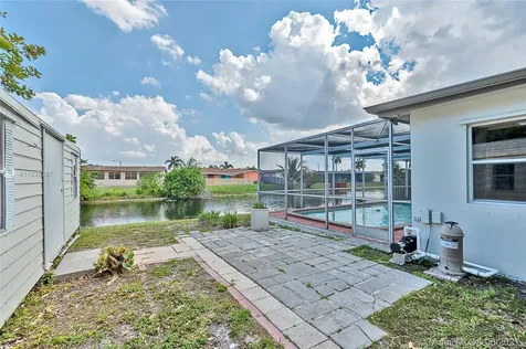 8902 NW 24th Place Sunrise FL 33322
