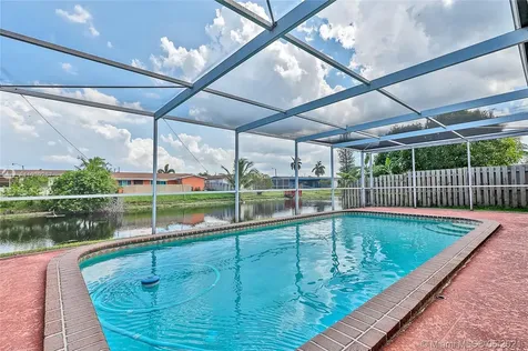 8902 NW 24th Place Sunrise FL 33322