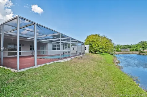 8902 NW 24th Place Sunrise FL 33322