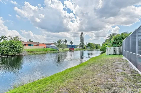 8902 NW 24th Place Sunrise FL 33322