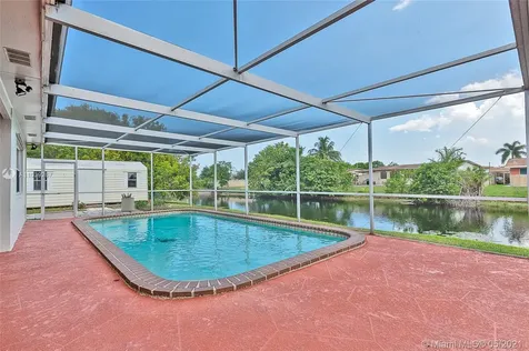 8902 NW 24th Place Sunrise FL 33322