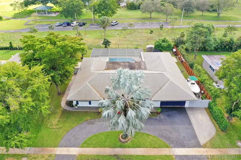 5760 SW 9th Street Plantation FL 33317