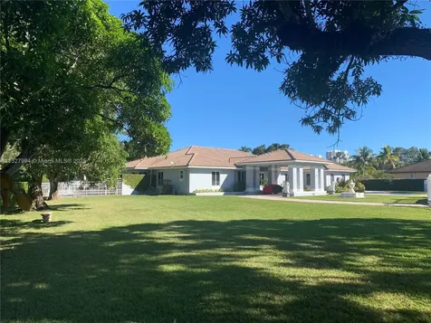 7625 SW 75th Avenue Miami FL 33143