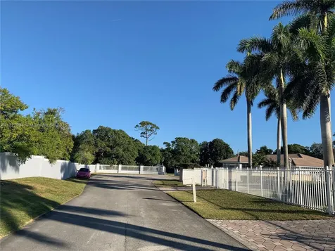 7625 SW 75th Avenue Miami FL 33143