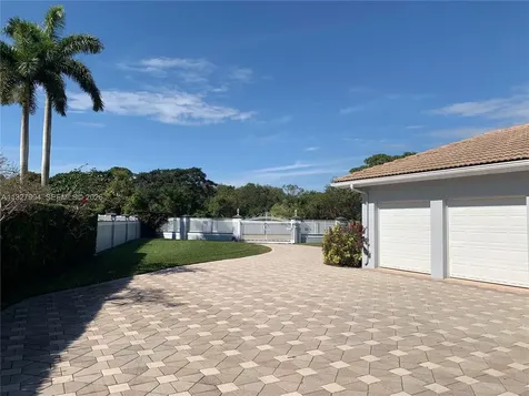 7625 SW 75th Avenue Miami FL 33143