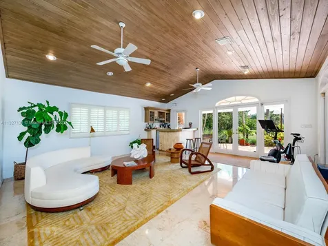 7805 Los Pinos Circle Coral Gables FL 33143