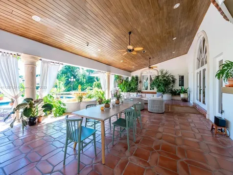 7805 Los Pinos Circle Coral Gables FL 33143