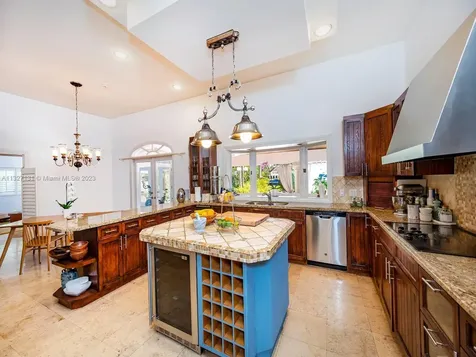 7805 Los Pinos Circle Coral Gables FL 33143