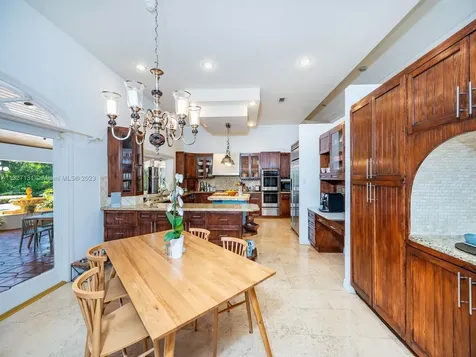 7805 Los Pinos Circle Coral Gables FL 33143