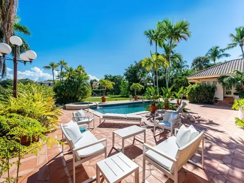 7805 Los Pinos Circle Coral Gables FL 33143