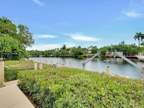 7805 Los Pinos Circle Coral Gables FL 33143