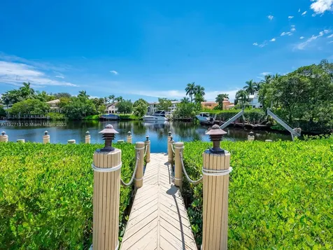 7805 Los Pinos Circle Coral Gables FL 33143