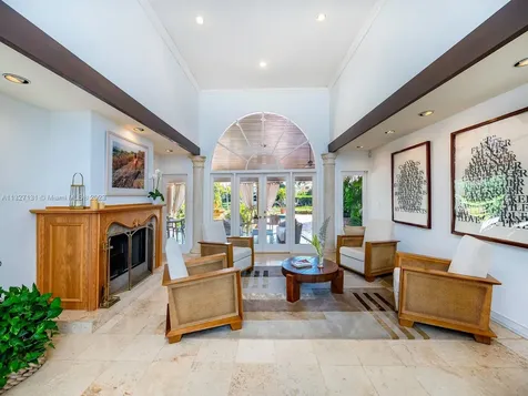 7805 Los Pinos Circle Coral Gables FL 33143