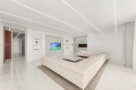 50 S Pointe Drive Miami Beach FL 33139
