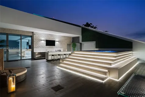 88 SW 7th Street Miami FL 33130