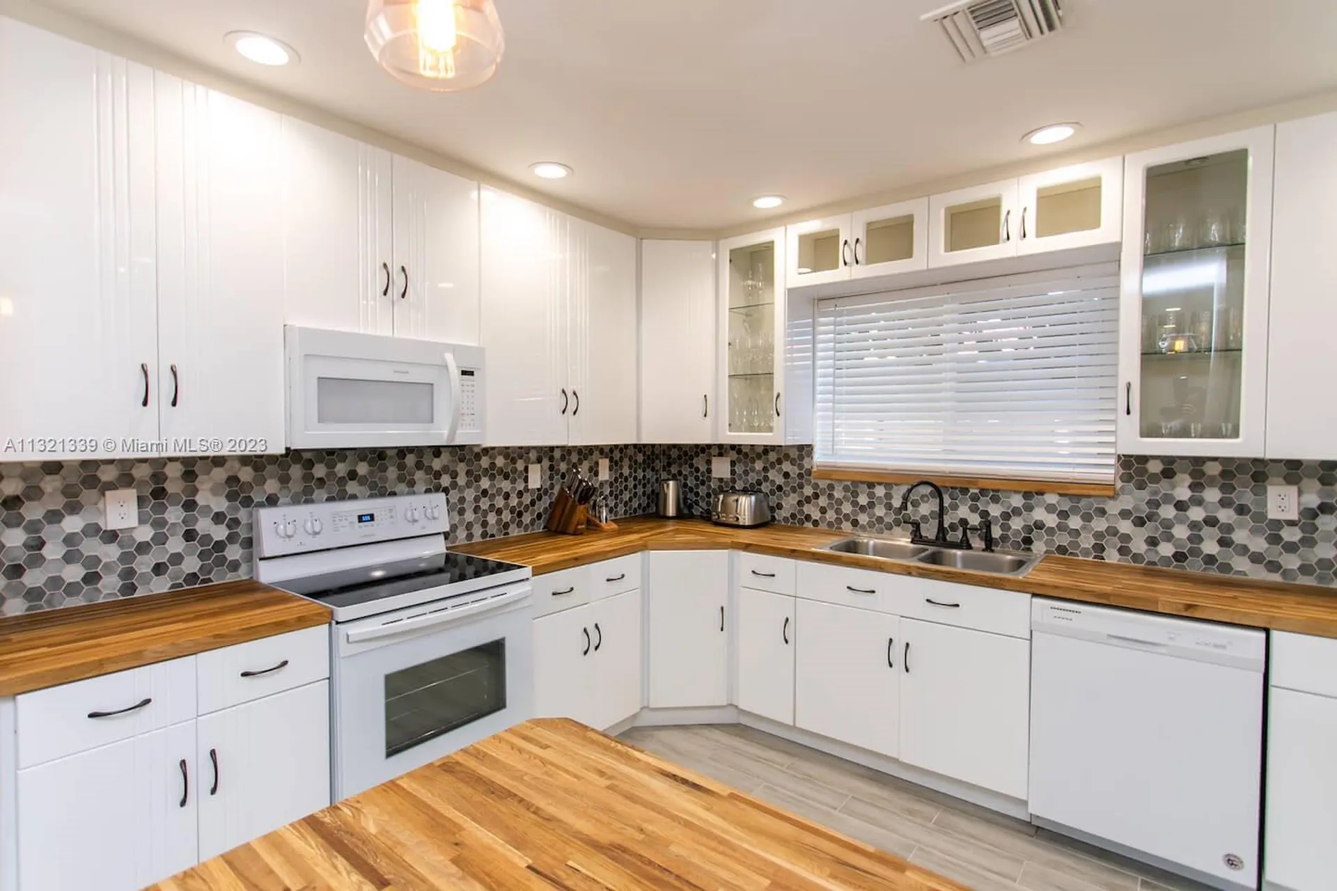 1120 N 13th Terrace Hollywood FL 33019
