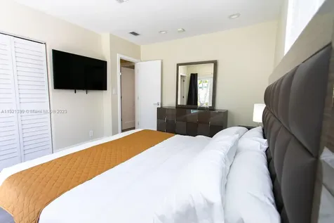 1120 N 13th Terrace Hollywood FL 33019