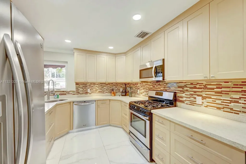1020 N 13th Terrace Hollywood FL 33019