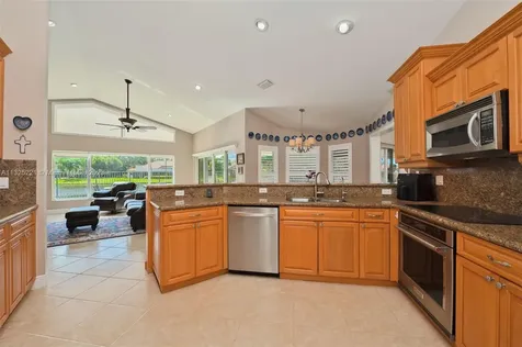 1042 Poplar Circle Weston FL 33326