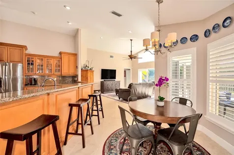 1042 Poplar Circle Weston FL 33326