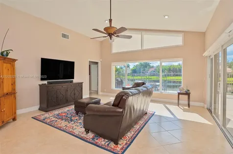 1042 Poplar Circle Weston FL 33326
