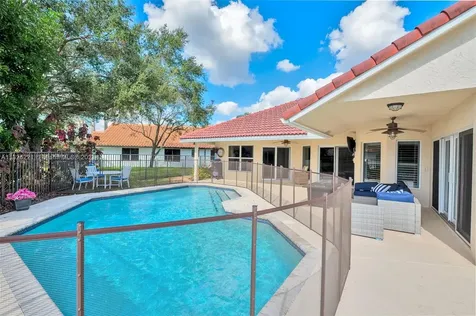 1042 Poplar Circle Weston FL 33326