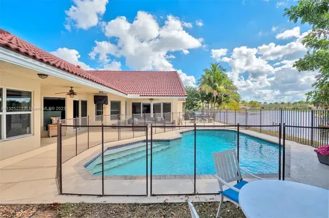 1042 Poplar Circle Weston FL 33326